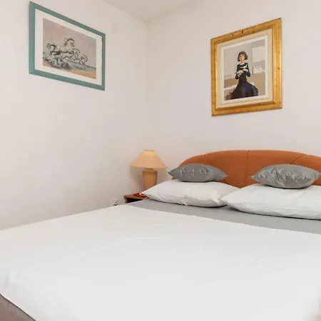 In Okrug Gornji Mit Grosser Terrasse By Interhome Apartman