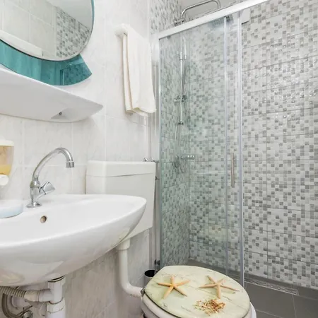 In Okrug Gornji Mit Grosser Terrasse By Interhome Apartman