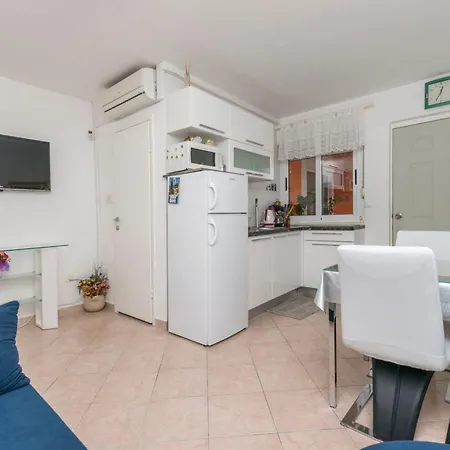 Apartman In Okrug Gornji Mit Grosser Terrasse By Interhome Trogir